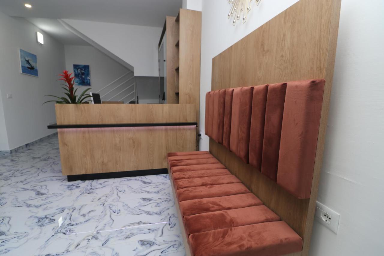Heming-Way Hotel Дуррес Екстер'єр фото