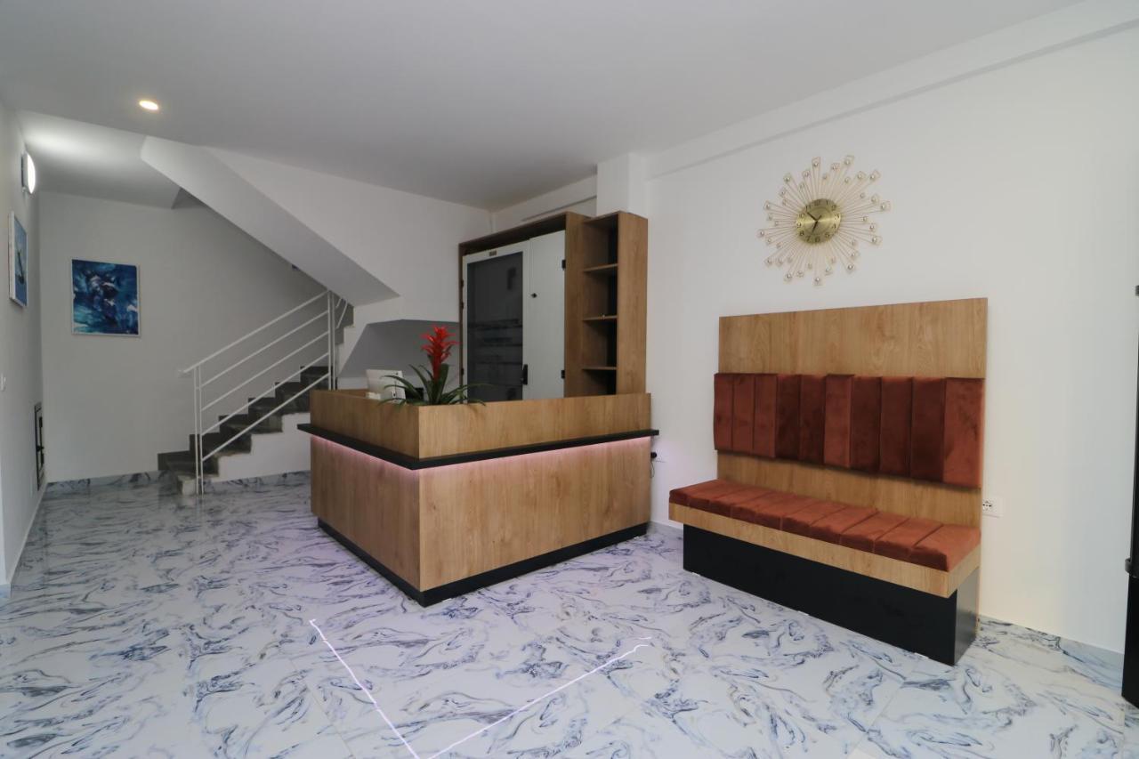 Heming-Way Hotel Дуррес Екстер'єр фото