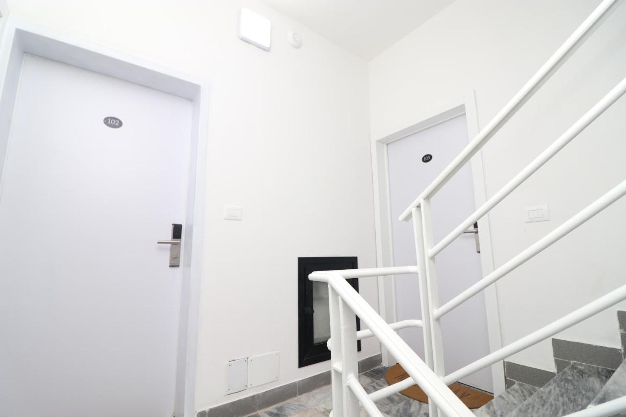 Heming-Way Hotel Дуррес Екстер'єр фото
