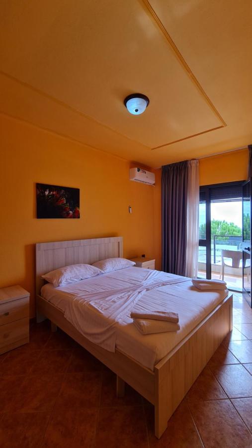 Heming-Way Hotel Дуррес Екстер'єр фото